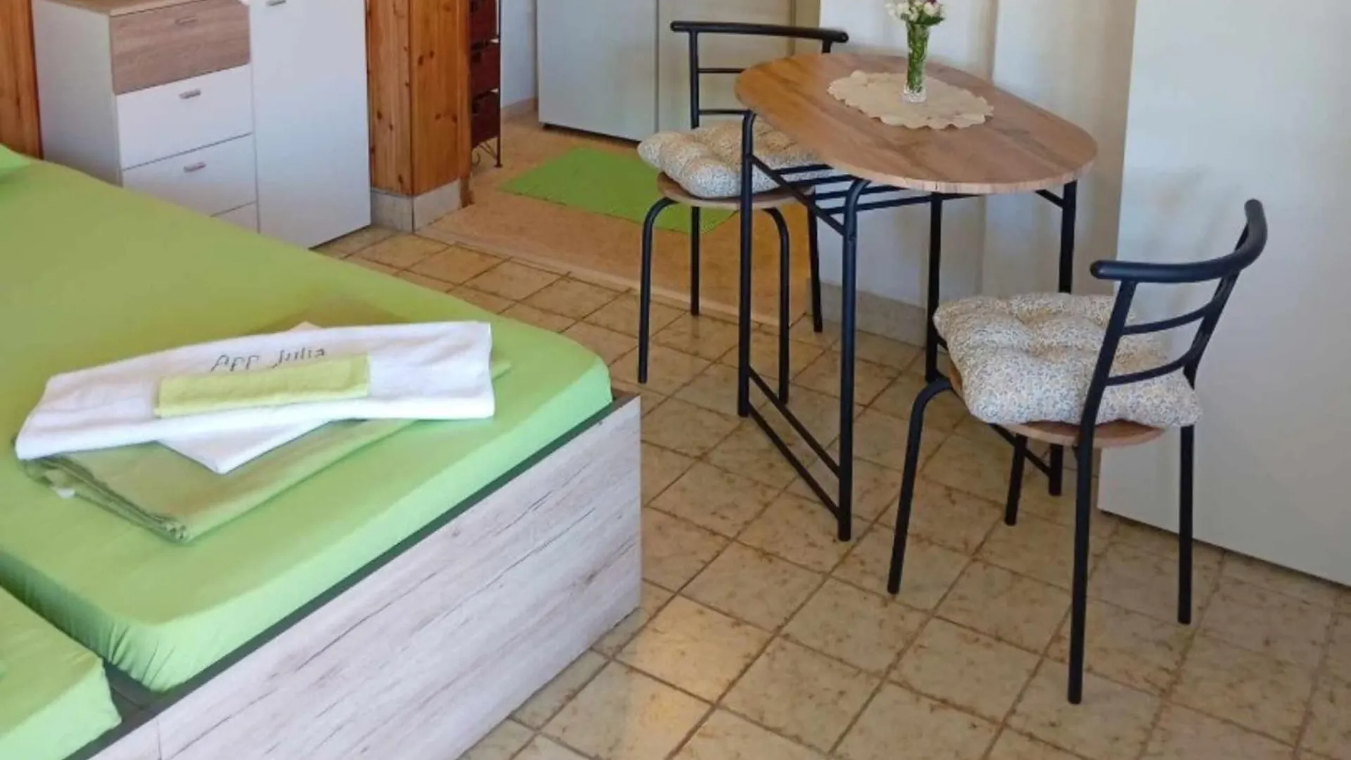 Apartments Julia - Studio Apartment Julia 6 Martinscica  Croatia